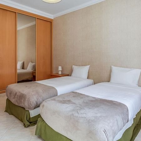 Spacious 2 Bdr Apartment W/ Patio By Lovelystay Armação de Pêra Екстериор снимка