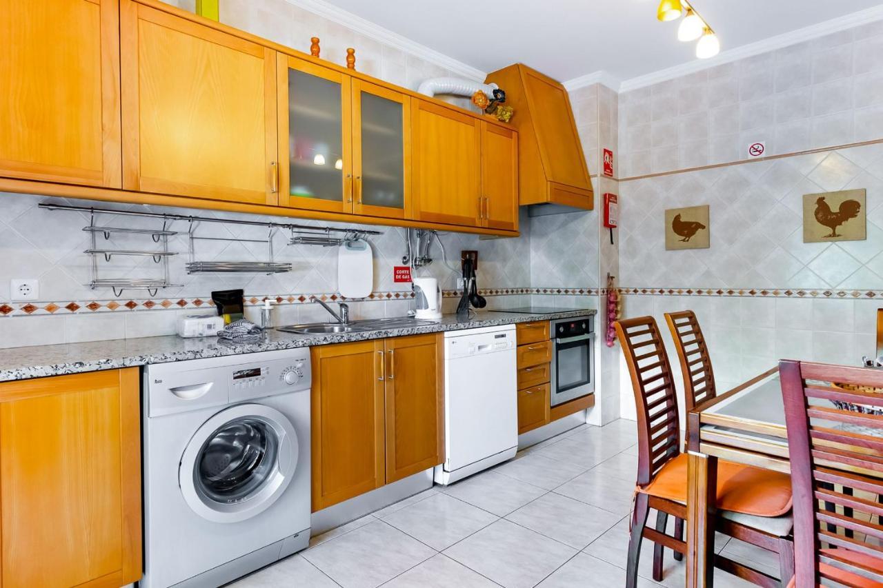 Spacious 2 Bdr Apartment W/ Patio By Lovelystay Armação de Pêra Екстериор снимка