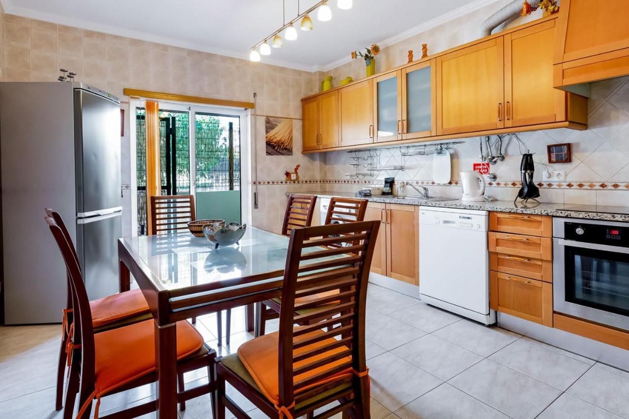 Spacious 2 Bdr Apartment W/ Patio By Lovelystay Armação de Pêra Екстериор снимка