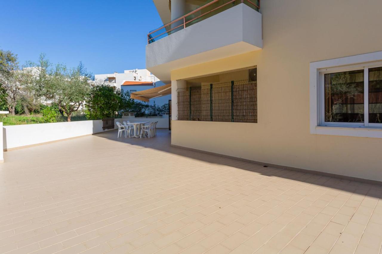 Spacious 2 Bdr Apartment W/ Patio By Lovelystay Armação de Pêra Екстериор снимка