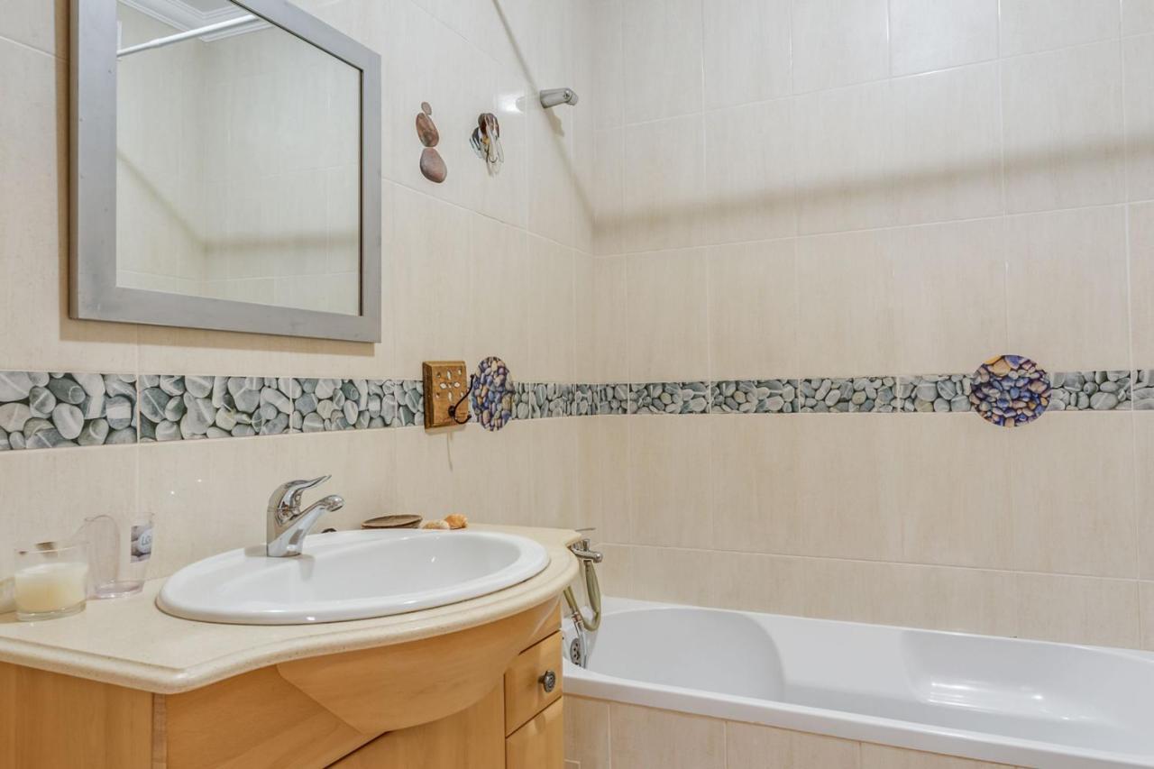 Spacious 2 Bdr Apartment W/ Patio By Lovelystay Armação de Pêra Екстериор снимка