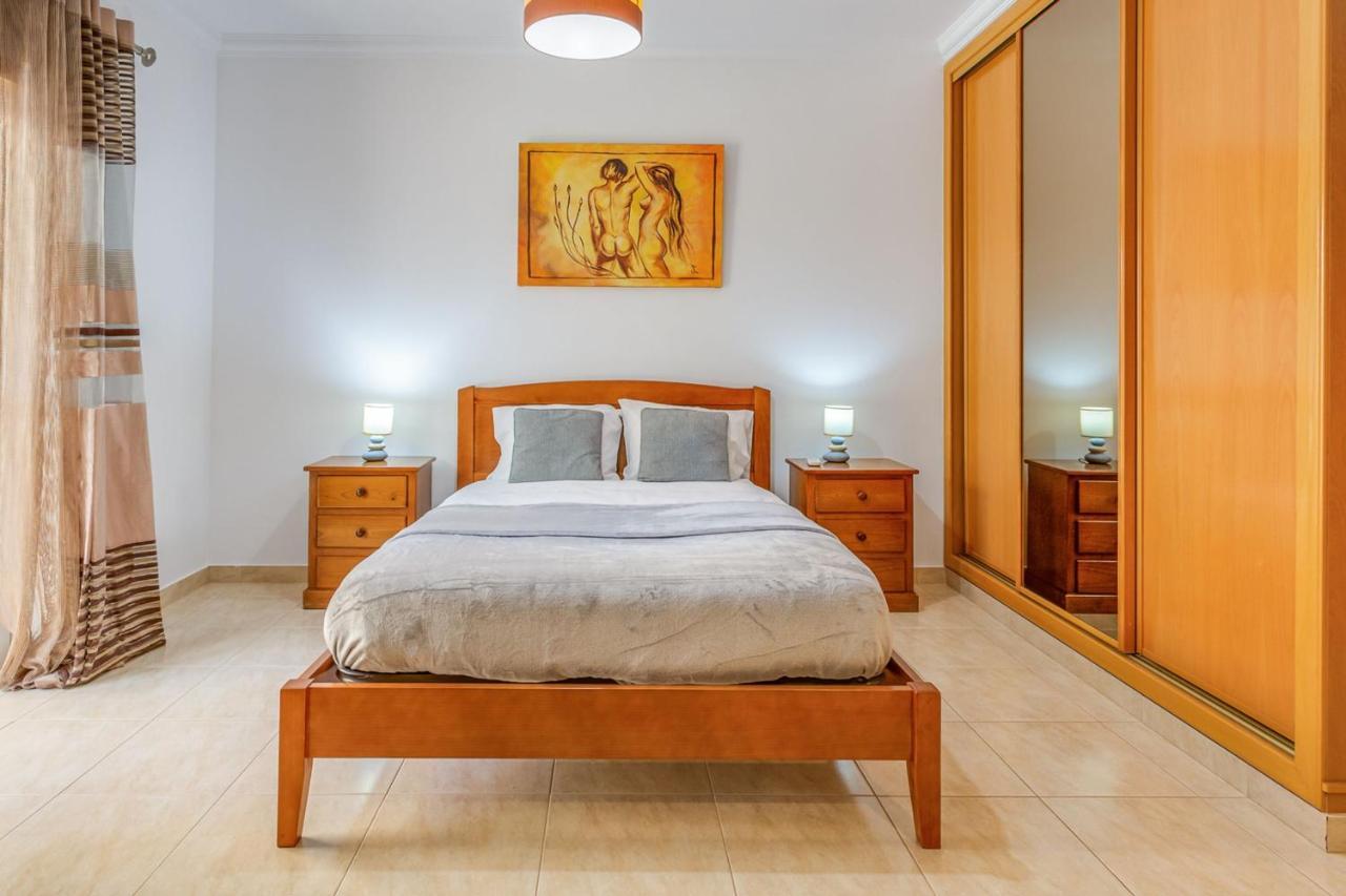 Spacious 2 Bdr Apartment W/ Patio By Lovelystay Armação de Pêra Екстериор снимка